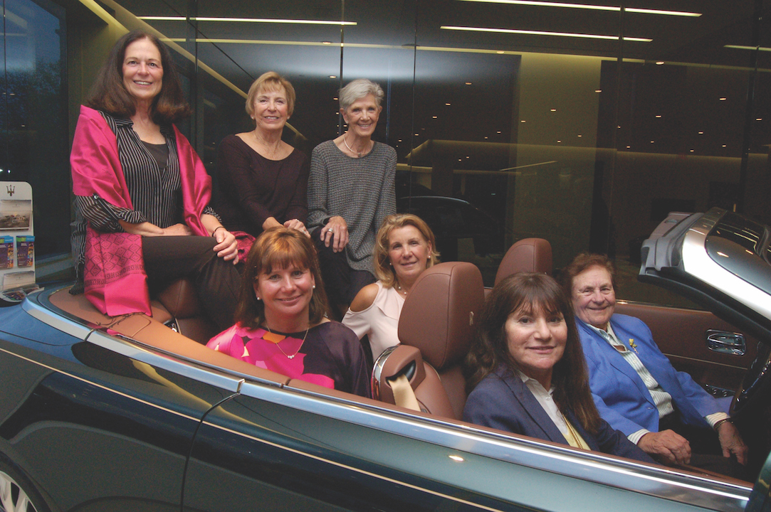 Image of Sharon Peterson, Joanne Stelluti, Lee Murdoch, Kaisa Newhams, Josephine Lombardi, Suzanne Weiser and Angela Tammaro in a car